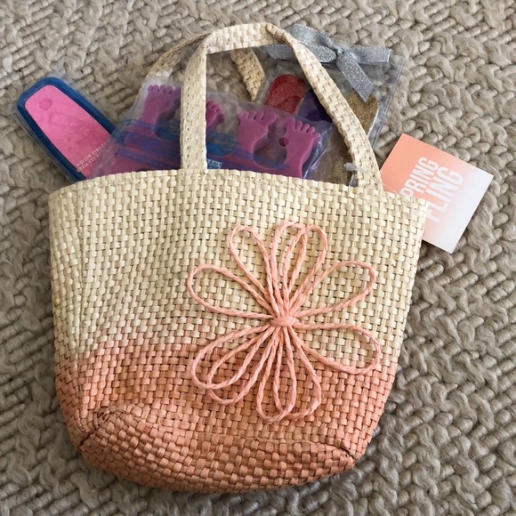 NWT Spring Fling pedicure sets in basket bag ! - Picture 1 of 12